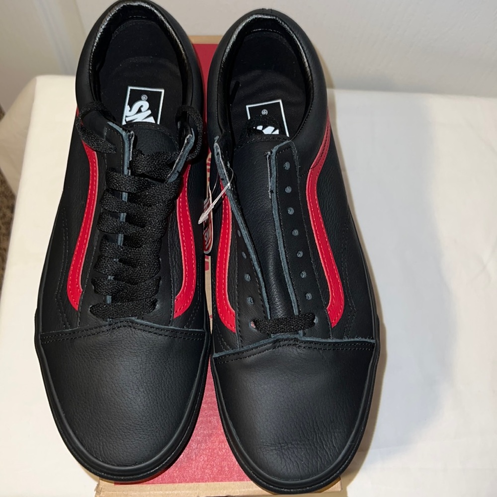 ****SOLD*****Vans Old Skool leather Black and Red